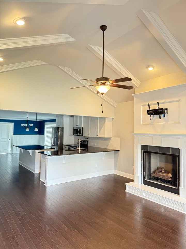 1046 Oden Ct - Photo 3 of 26