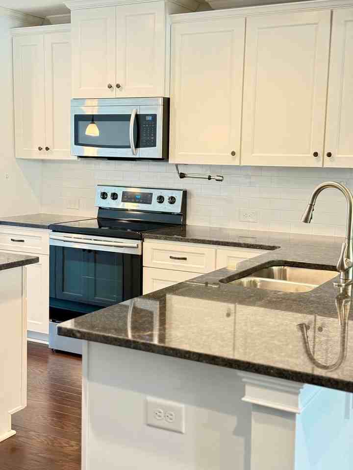 1046 Oden Ct - Photo 5 of 26