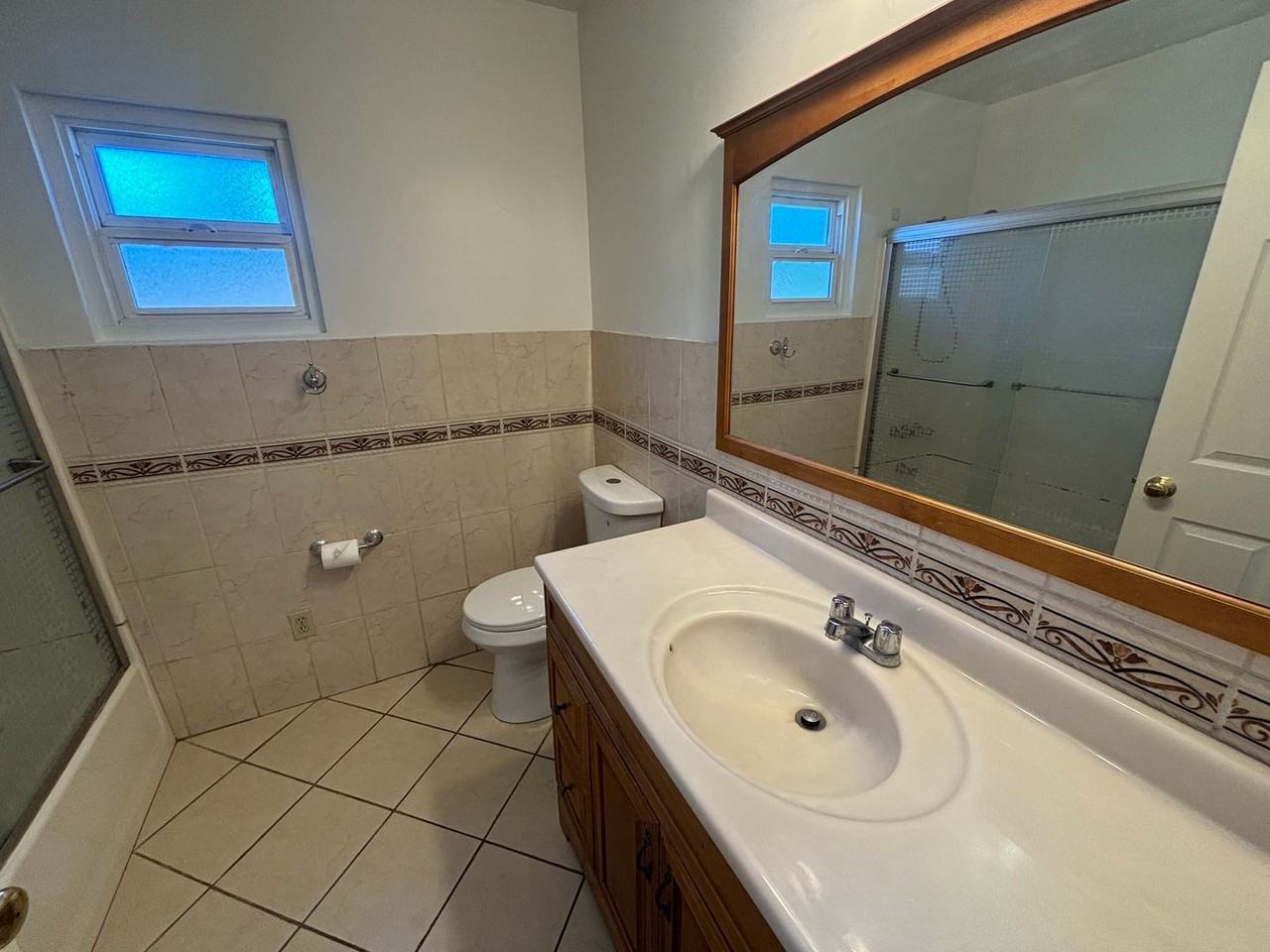 4040 Toland Way - Photo 7 of 17