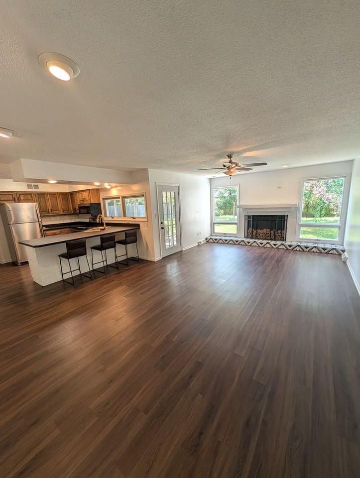 622 Laurel Dr - Photo 2 of 23