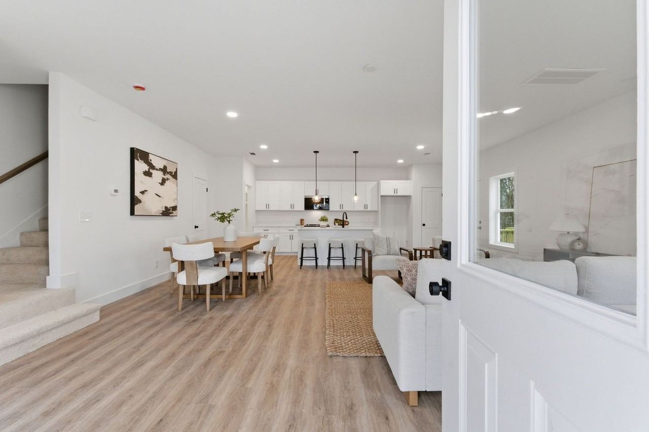 1024 Scenic View Ct - Photo 2 of 30