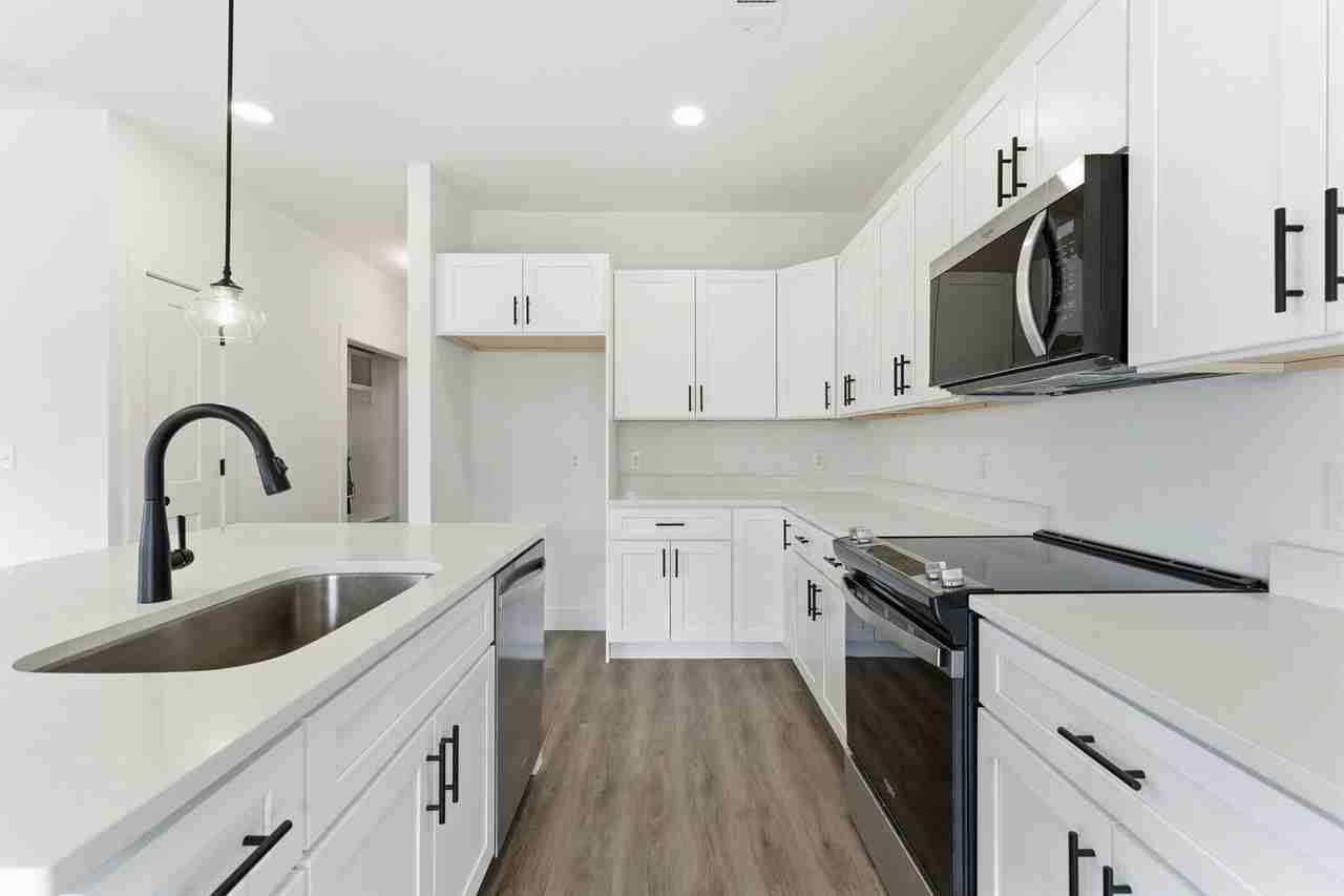 1029 Scenic View Ct - Photo 6 of 36