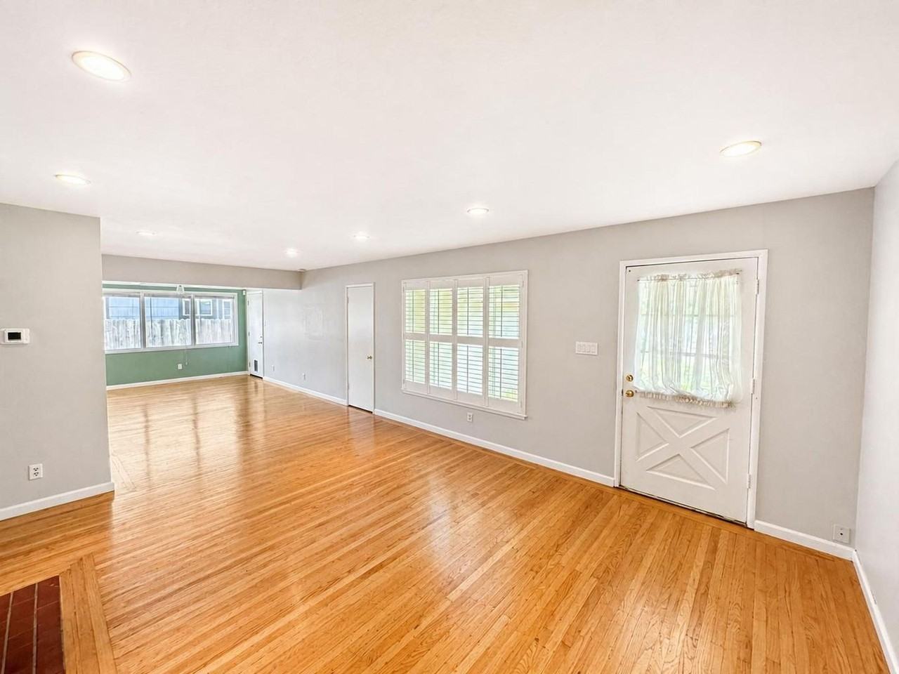 4549 Lippi Pkwy - Photo 4 of 39