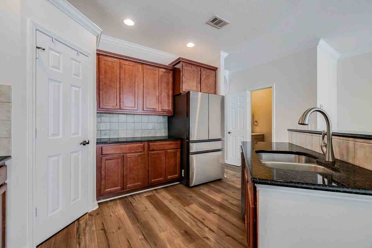 2 2 Wesley Park Dr - Photo 2 of 36