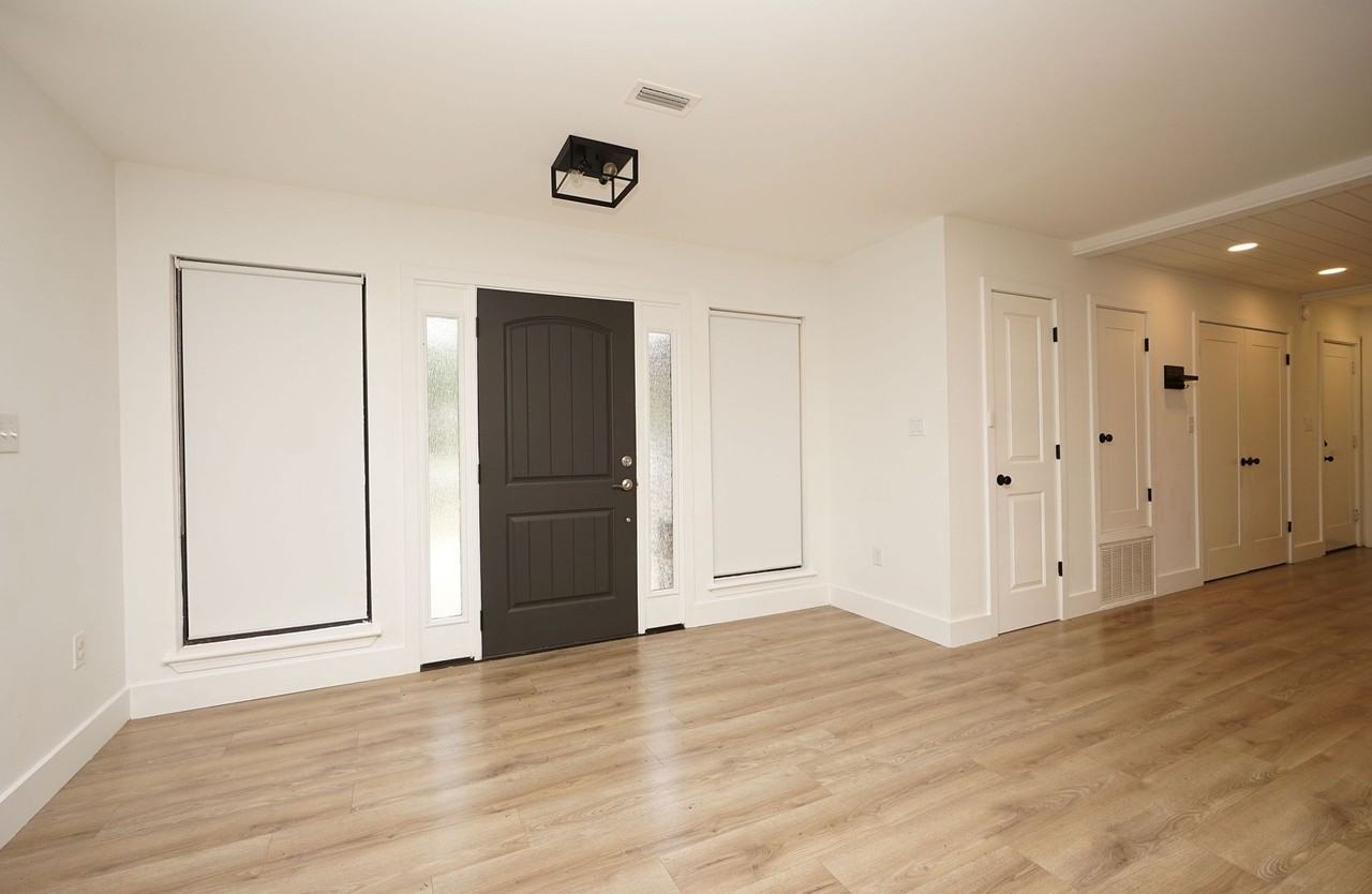 2419 Rocky Shores Dr - Photo 4 of 46