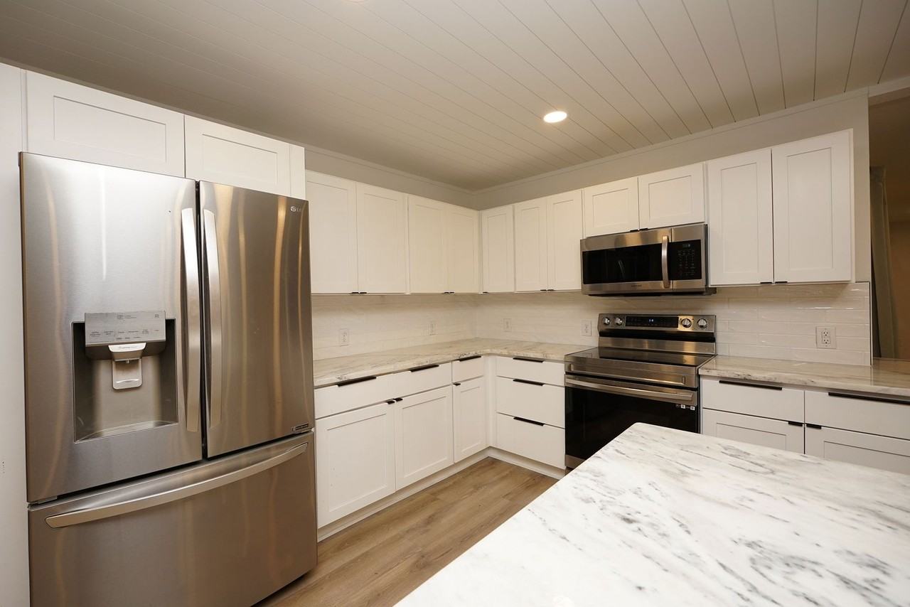 2419 Rocky Shores Dr - Photo 6 of 46