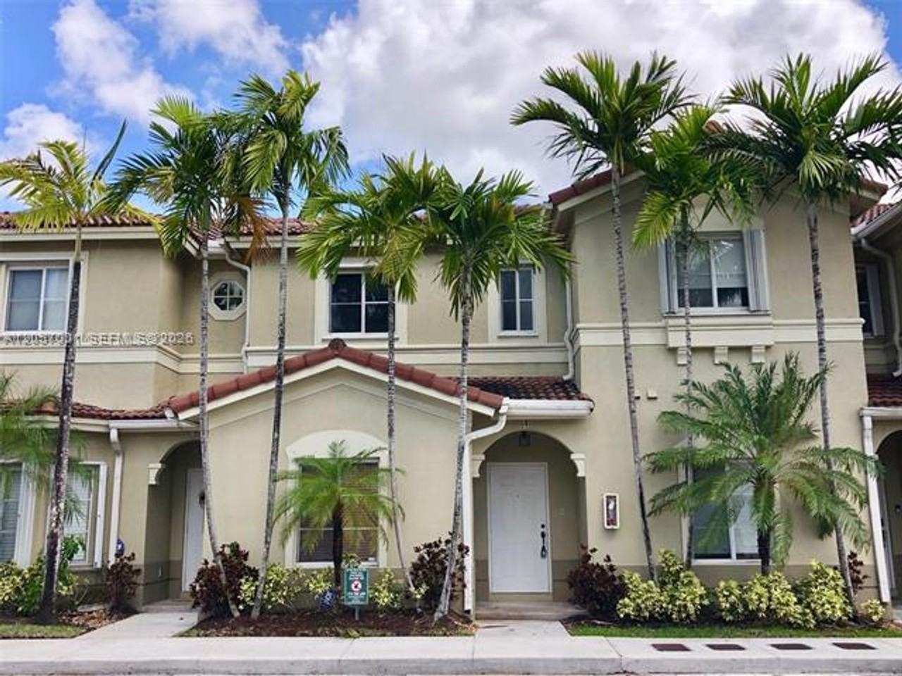 8527 8527 NW 108th Ave th 4-41 #41 - Photo 3 of 10