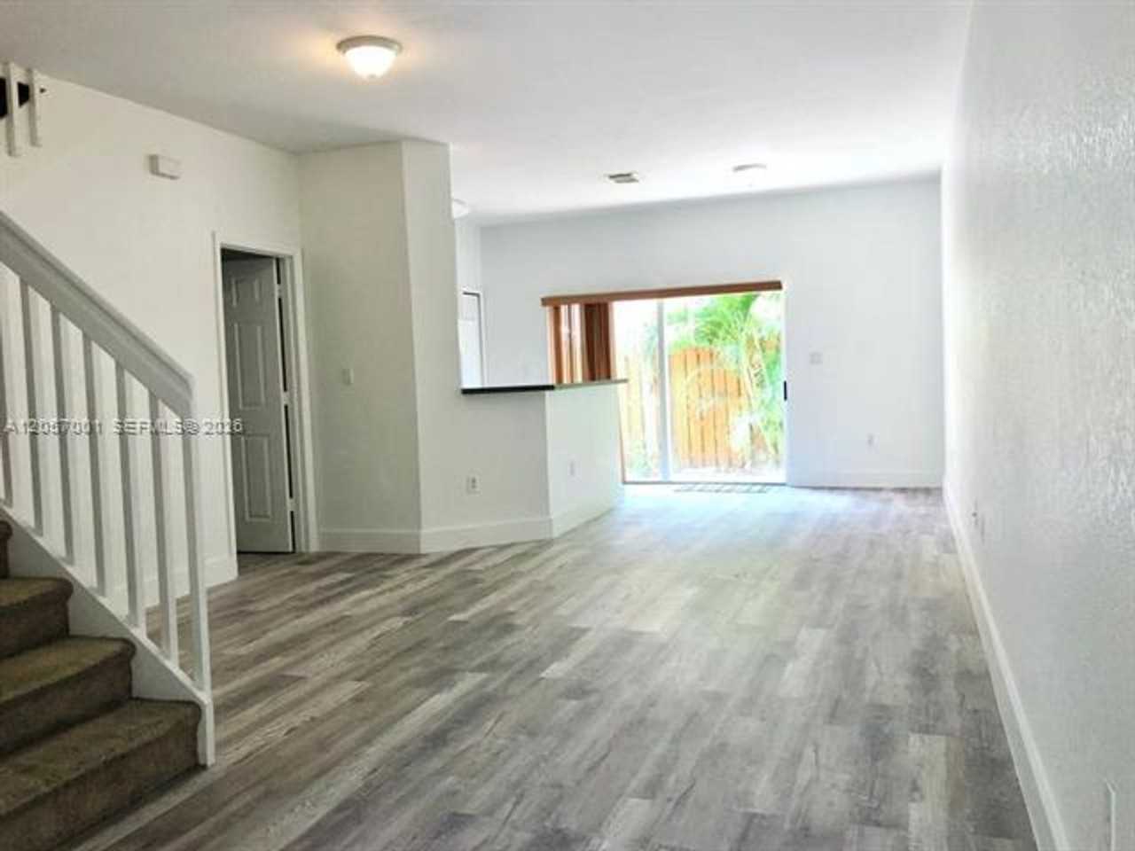 8527 8527 NW 108th Ave th 4-41 #41 - Photo 5 of 10