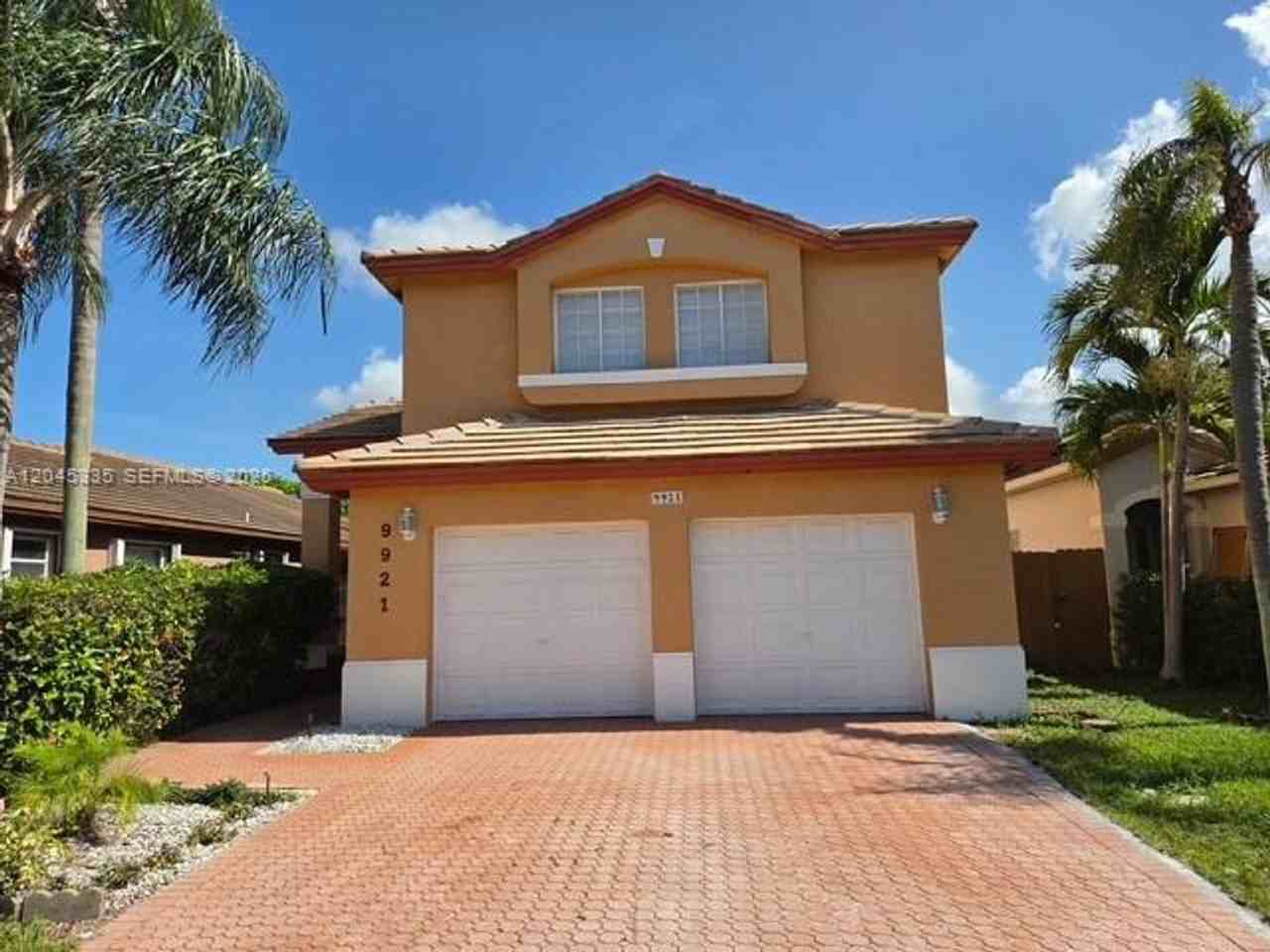 9921 Nw 31st St #9921 - Photo 2 of 5
