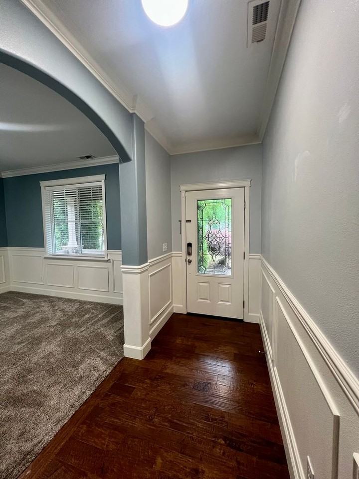 4006 20th Ave Ne - Photo 3 of 31