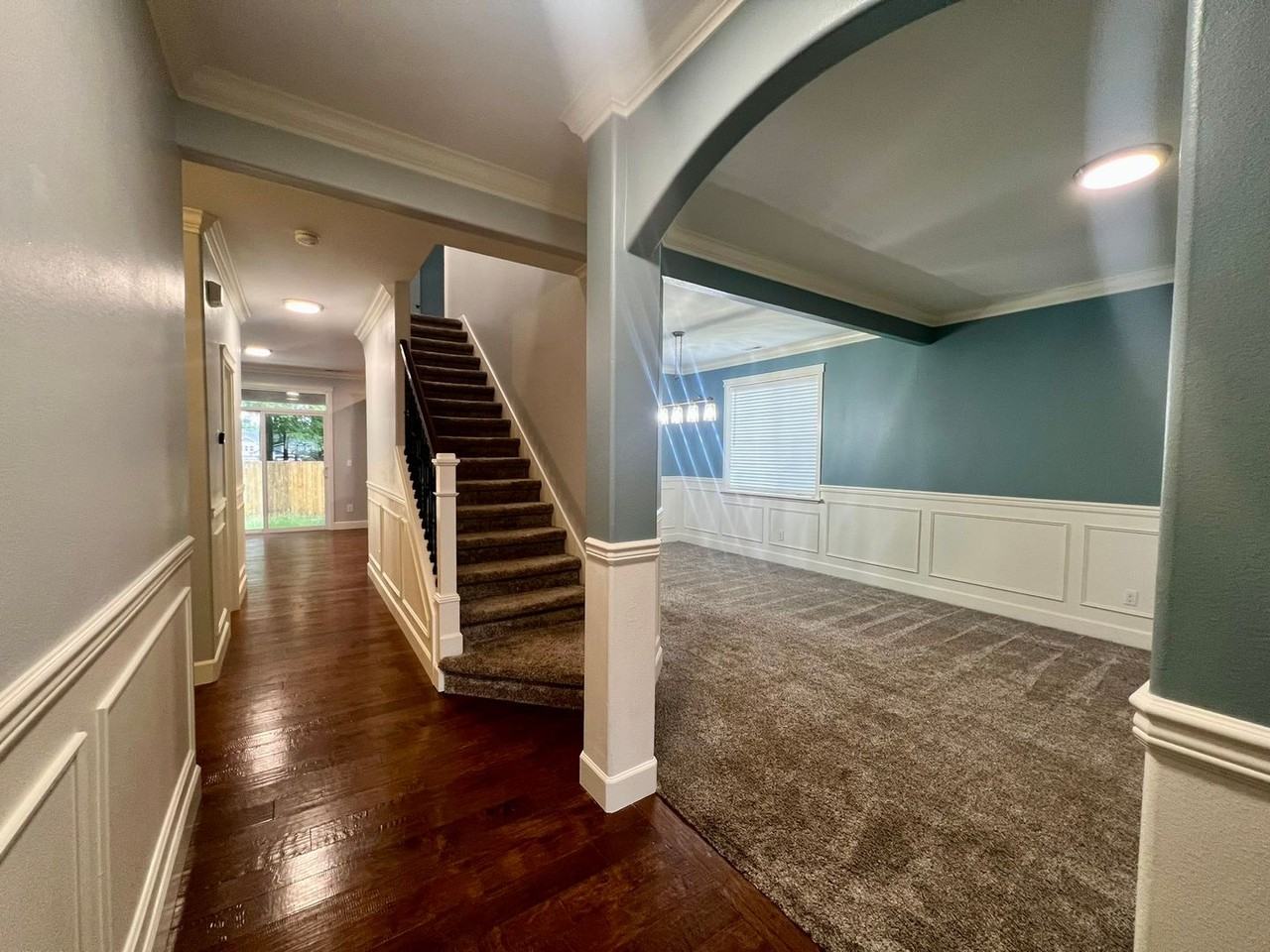 4006 20th Ave Ne - Photo 5 of 31