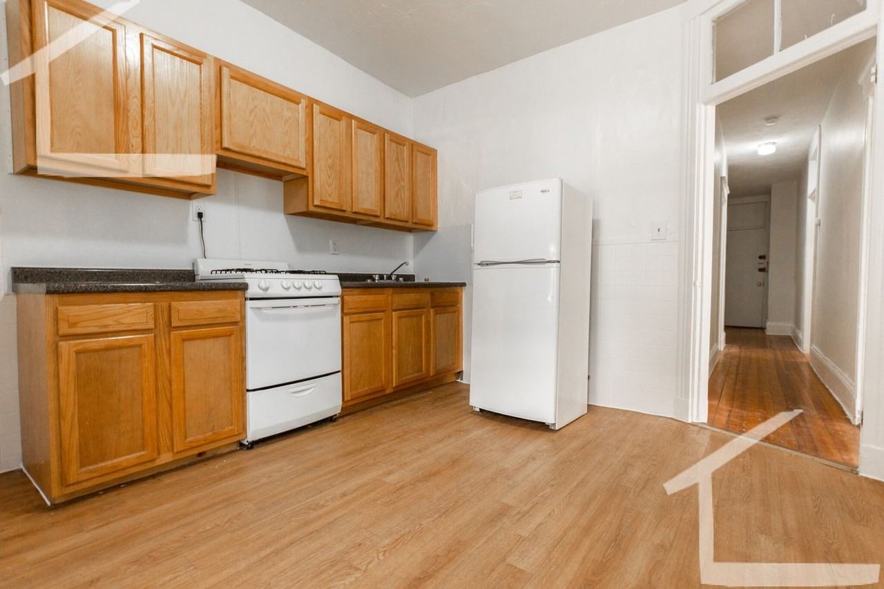 1383 Commonwealth Ave - Photo 4 of 7