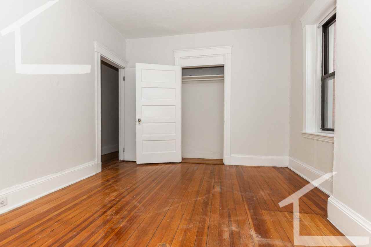 1383 Commonwealth Ave - Photo 5 of 7