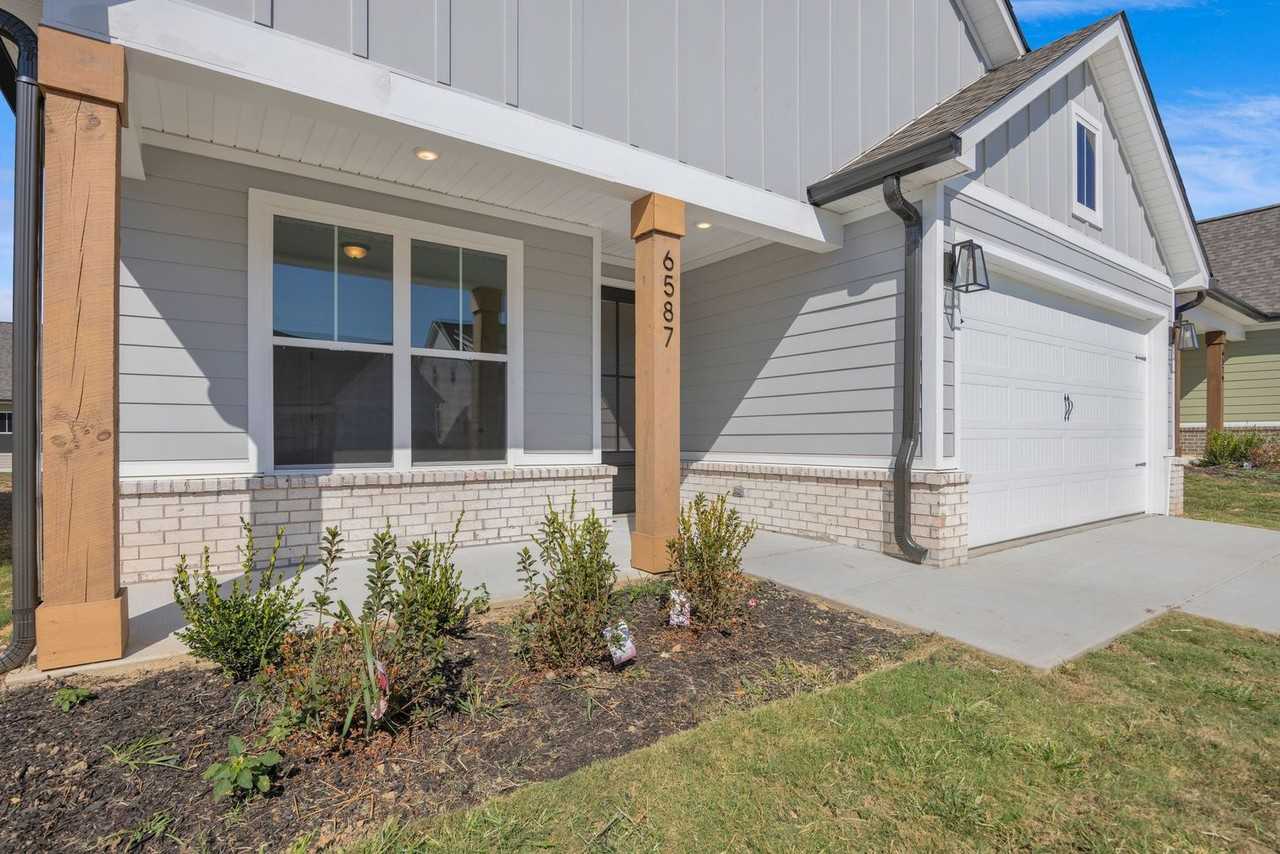 6579 Elizabeth Ann Way - Photo 4 of 31