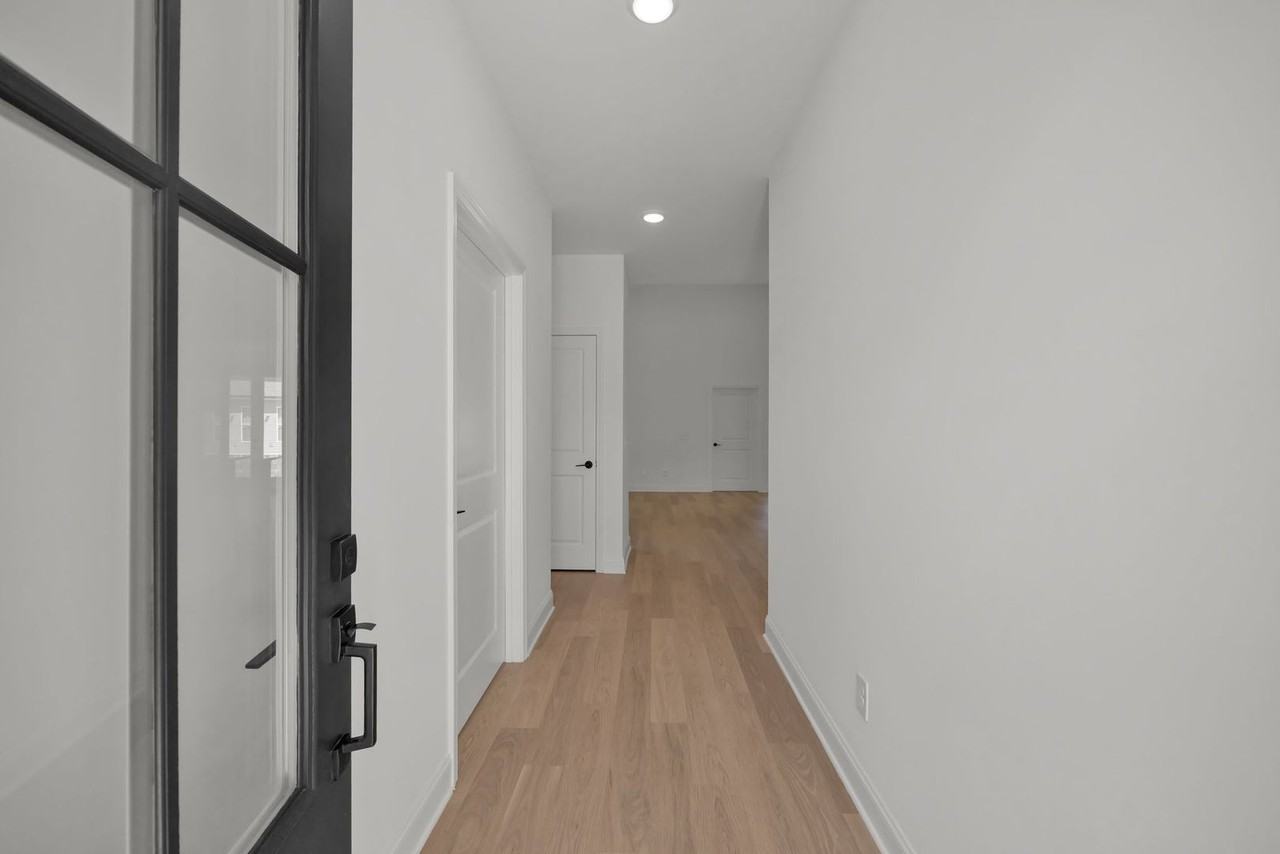 6579 Elizabeth Ann Way - Photo 5 of 31