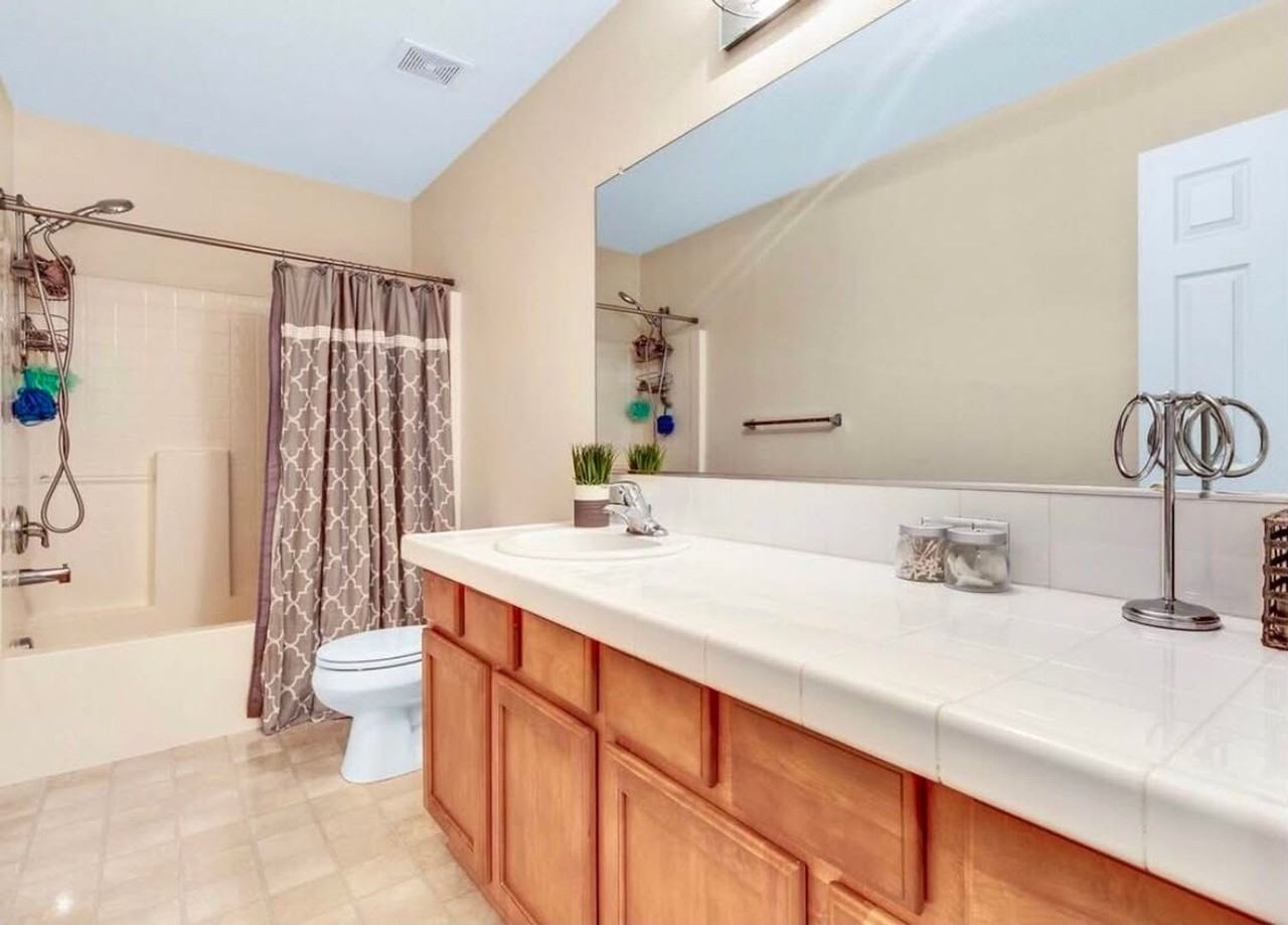 2089 Sw 33rd St - Photo 4 of 23