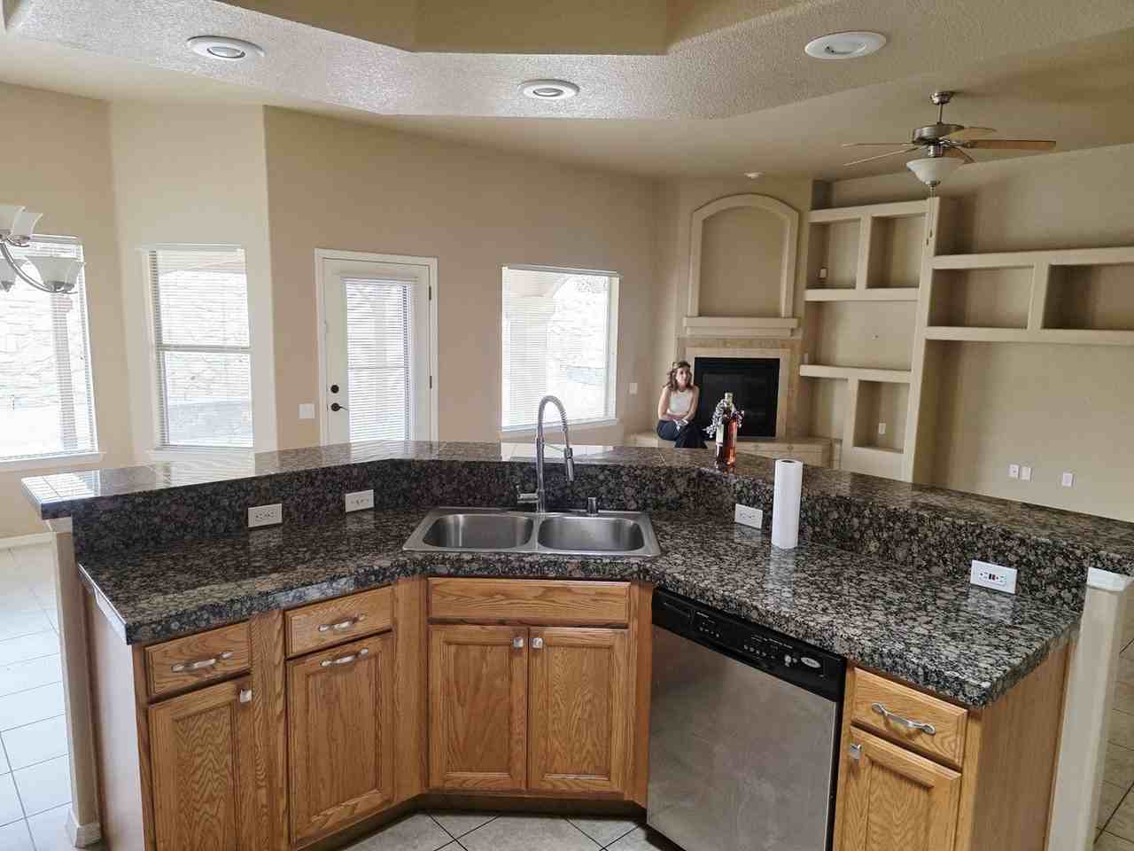 5705 Ireland Dr - Photo 6 of 11