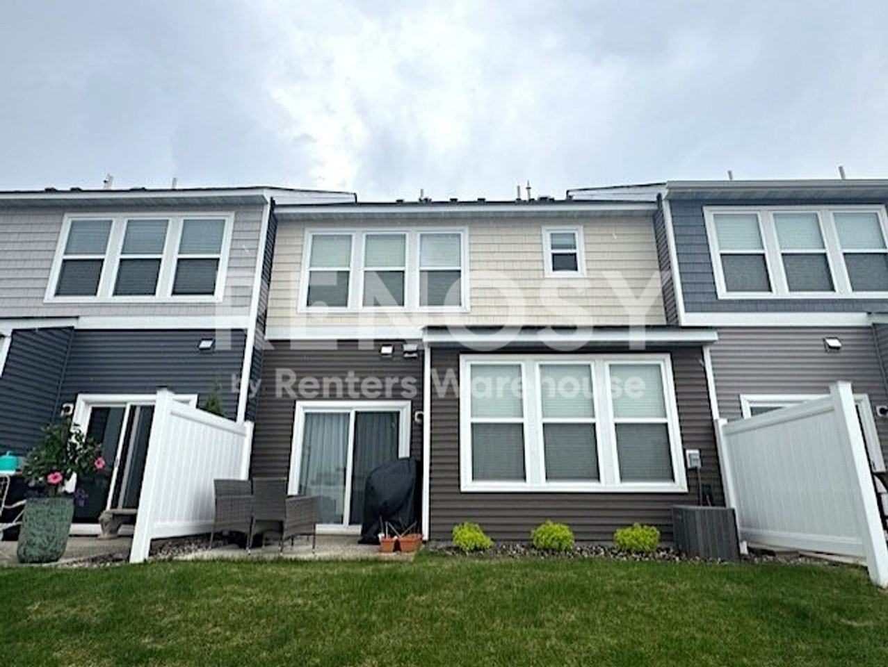 7216 Walnut Grove Ln N - Photo 4 of 23