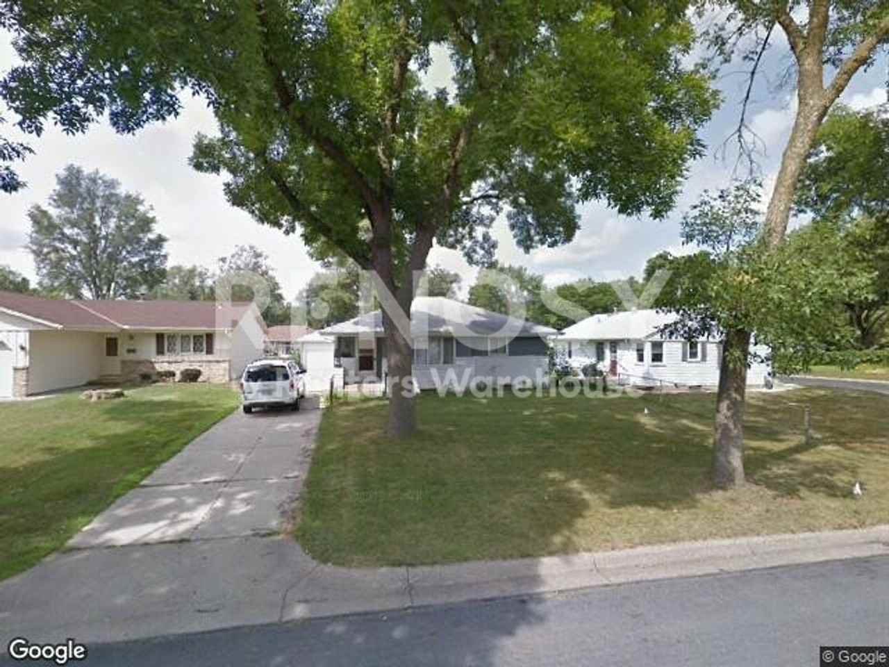 7404 Queen Ave S - Photo 2 of 21