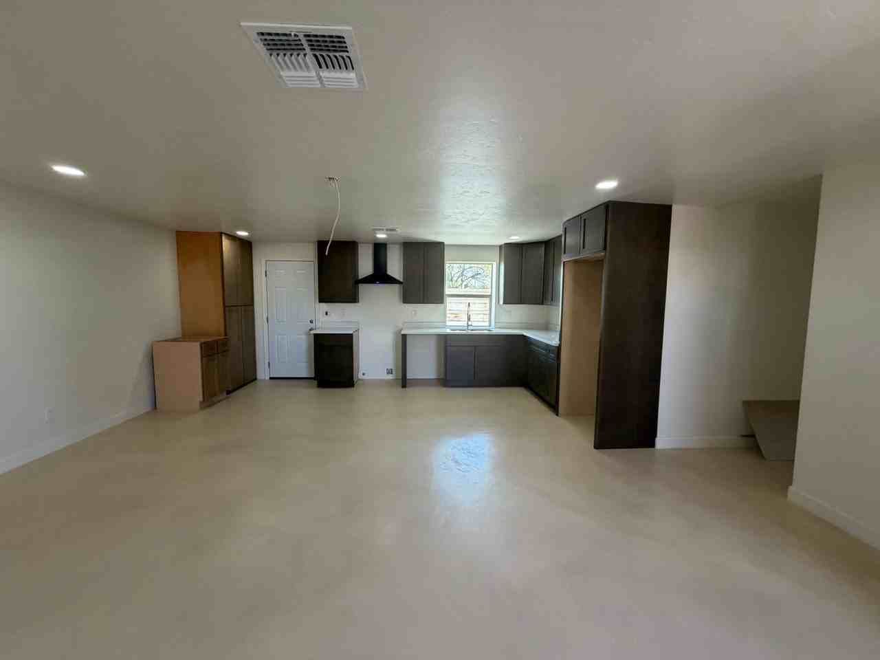 770 S Bryant Ave - Photo 2 of 25