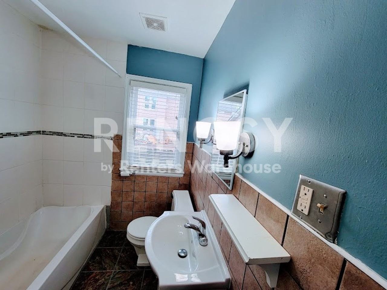 875 Agate St - Photo 4 of 18