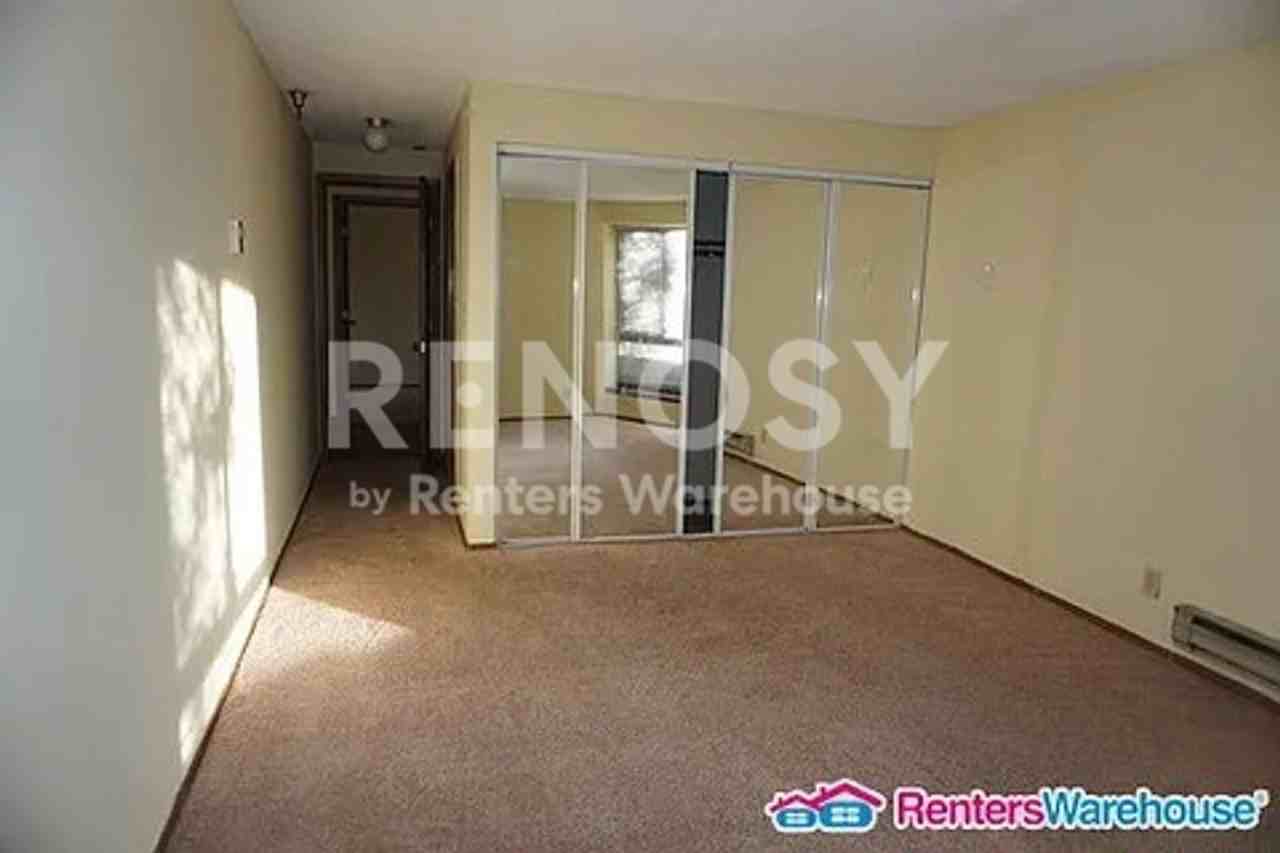 925 30th Ave S - Photo 2 of 8