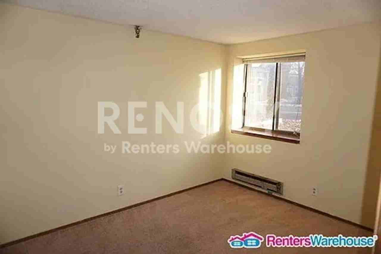 925 30th Ave S - Photo 3 of 8