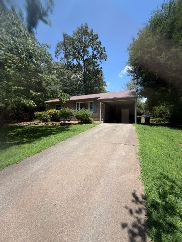 1109 Tapoco Ave - Photo 2 of 16