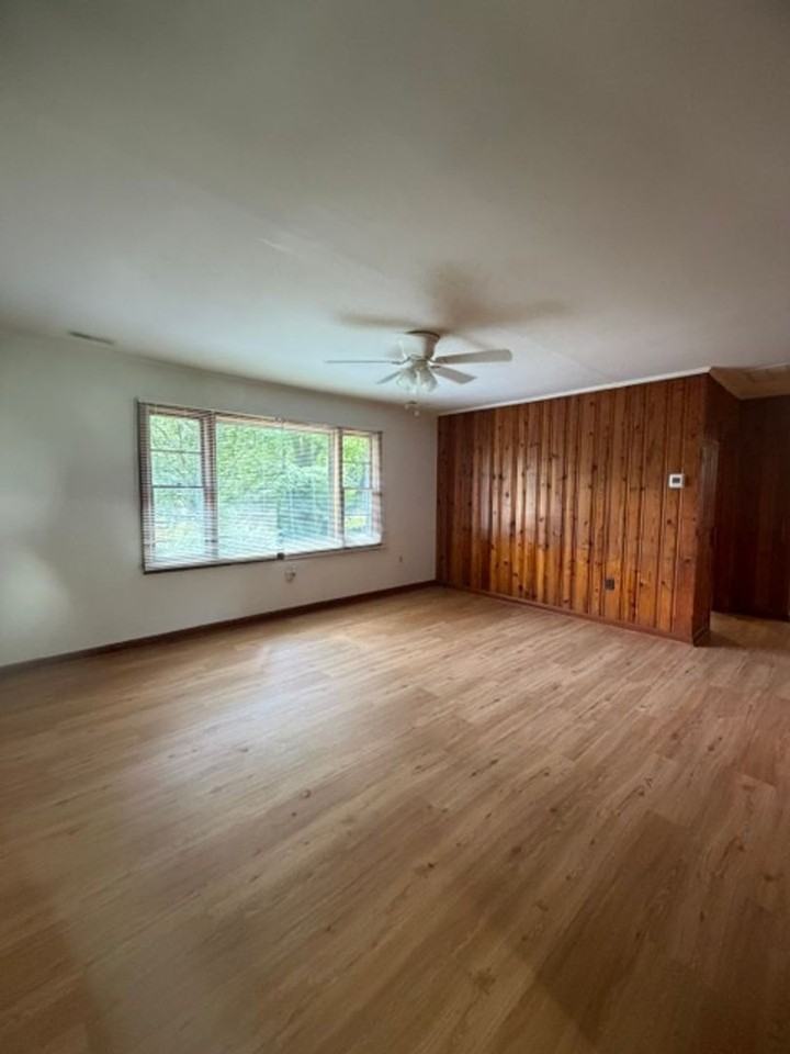 1109 Tapoco Ave - Photo 4 of 16