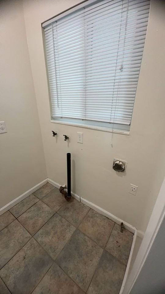 418 Lupton St - Photo 7 of 14