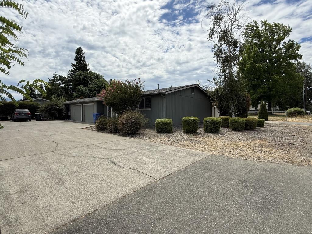 1608 Leonard Rd - Photo 2 of 18