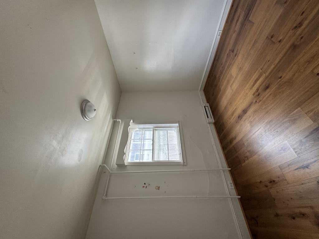 1031 Spruce St #2ndFL - Photo 3 of 6