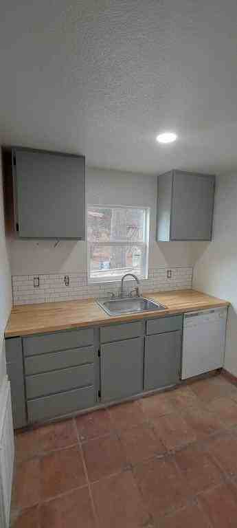 210 Cates St - Photo 7 of 20