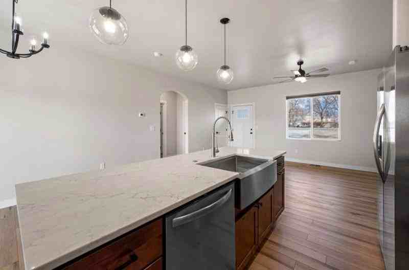 1540 S Main St - Photo 4 of 15