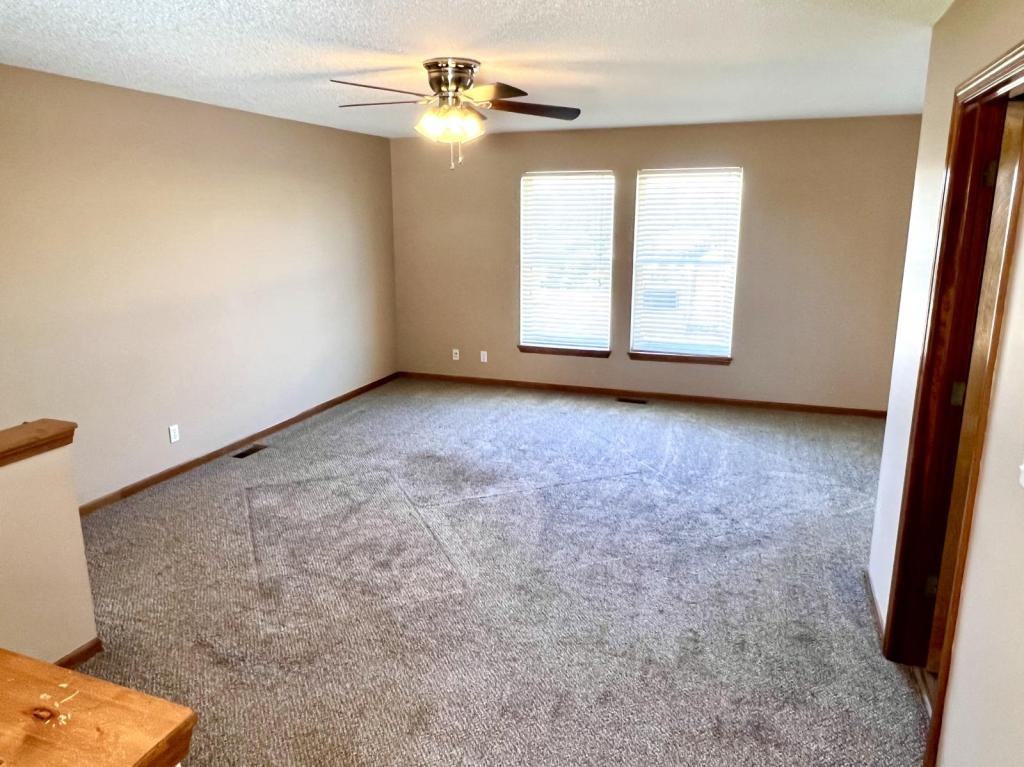 512 N Grove St - Photo 3 of 16