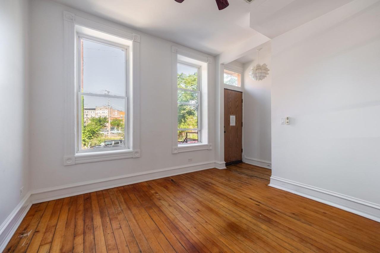 1847 S Loomis St #2 - Photo 4 of 16