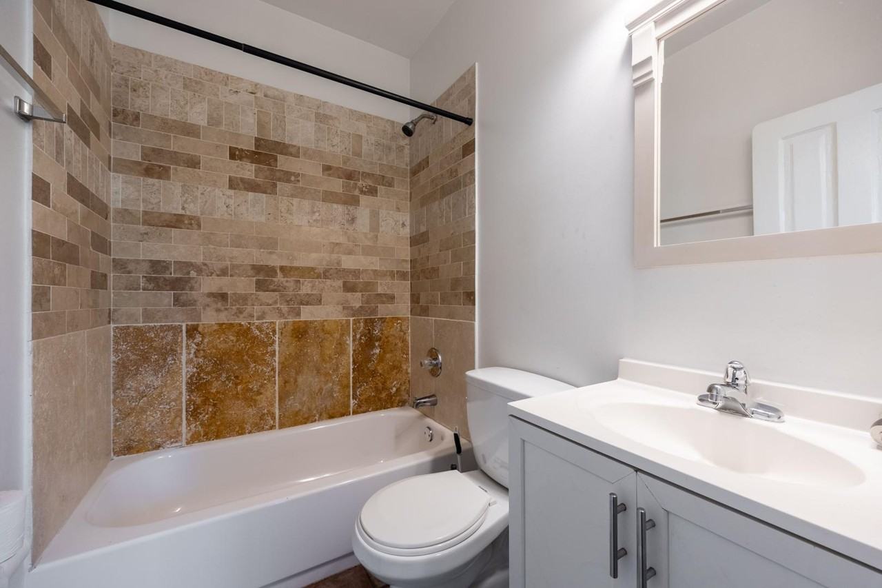 1847 S Loomis St #2 - Photo 6 of 16