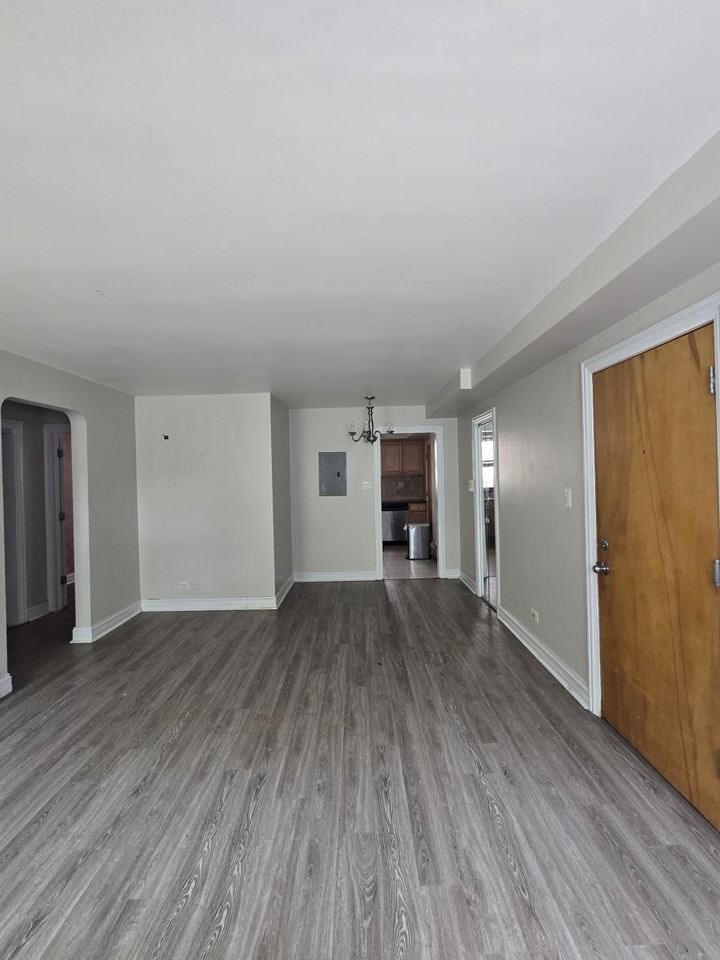 7328 N Ridge Blvd #1W - Photo 2 of 13