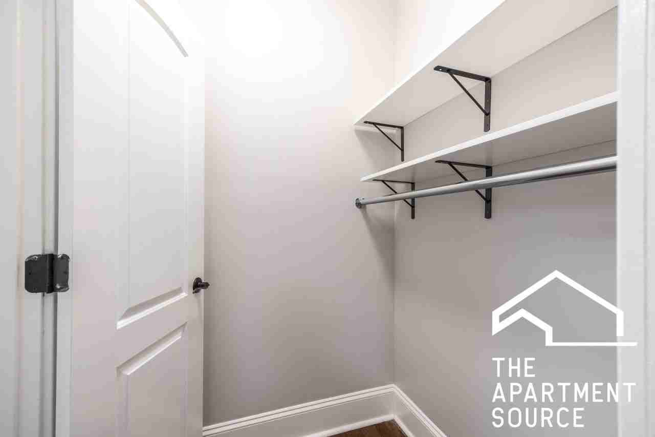 6912 N Ashland Blvd #403 - Photo 7 of 10