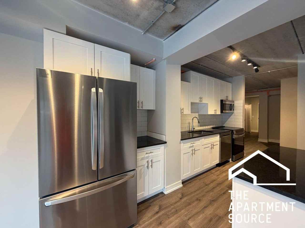 952 W Carmen Ave #607 - Photo 2 of 20