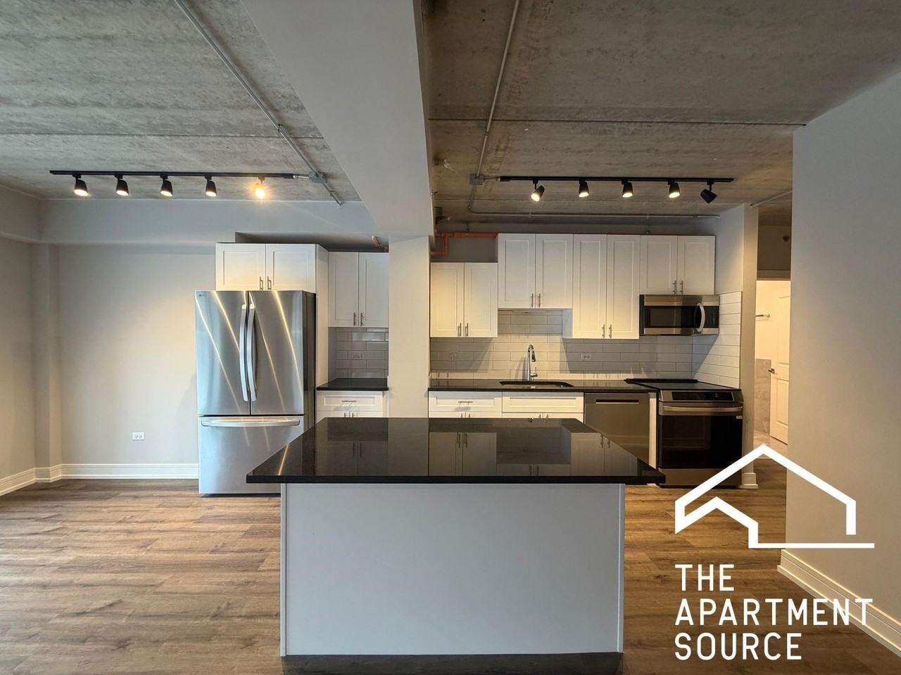 952 W Carmen Ave #607 - Photo 3 of 20