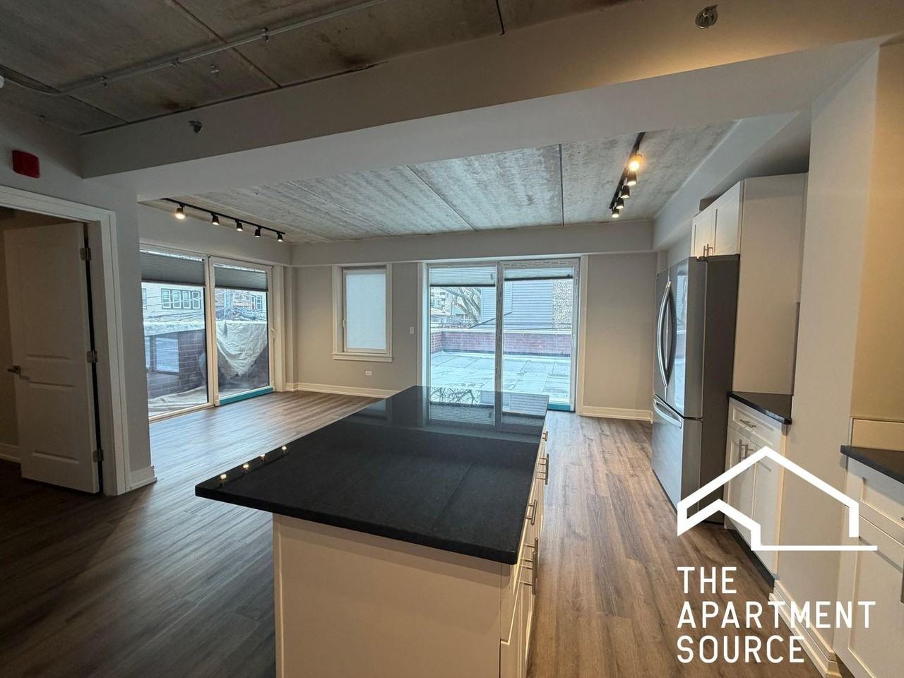 952 W Carmen Ave #607 - Photo 5 of 20