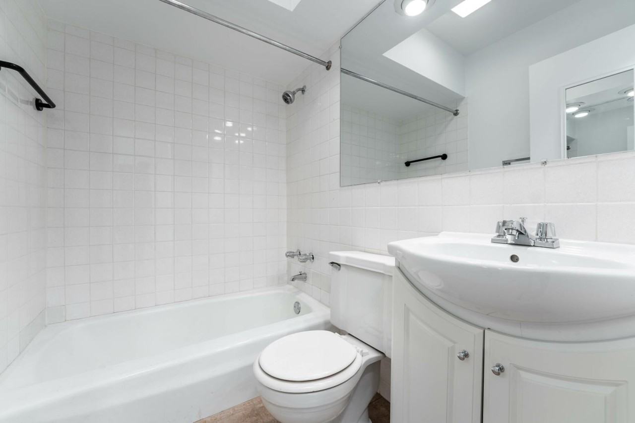 540 W Roscoe St #276 - Photo 3 of 6