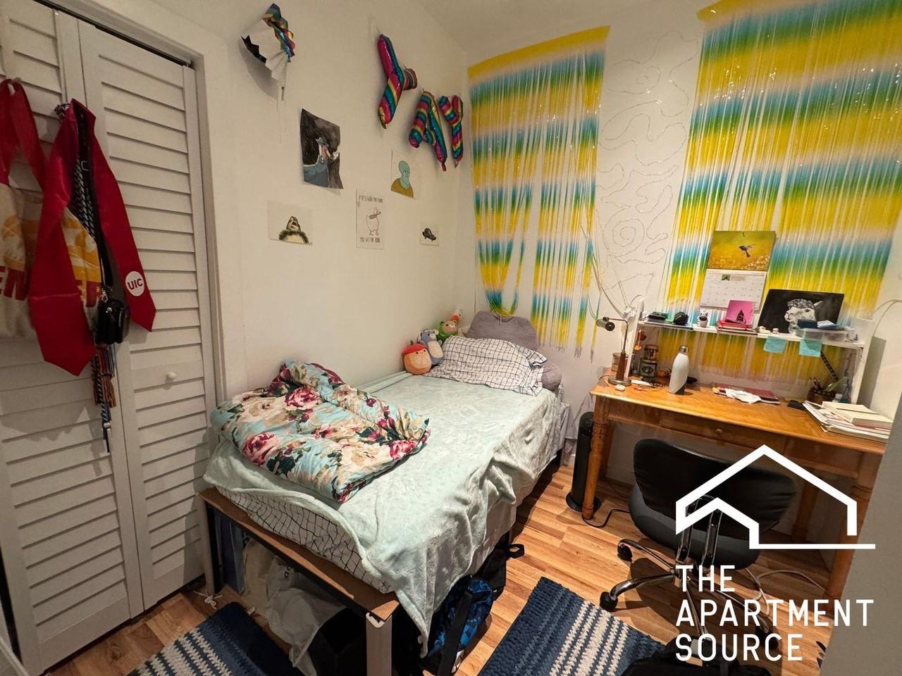 1037 W Polk St #1R - Photo 3 of 10