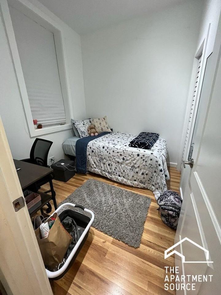 1037 W Polk St #1R - Photo 5 of 10