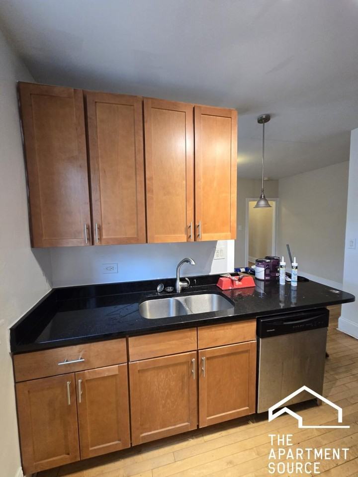 912 Reba Pl #2 - Photo 2 of 5