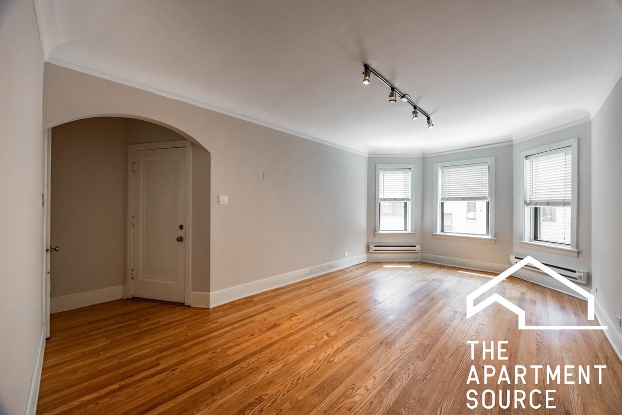 N Rockwell St #B3 - Photo 2 of 14