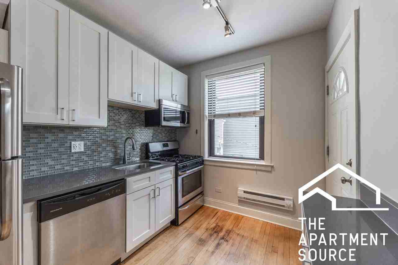 N Rockwell St #B3 - Photo 4 of 14