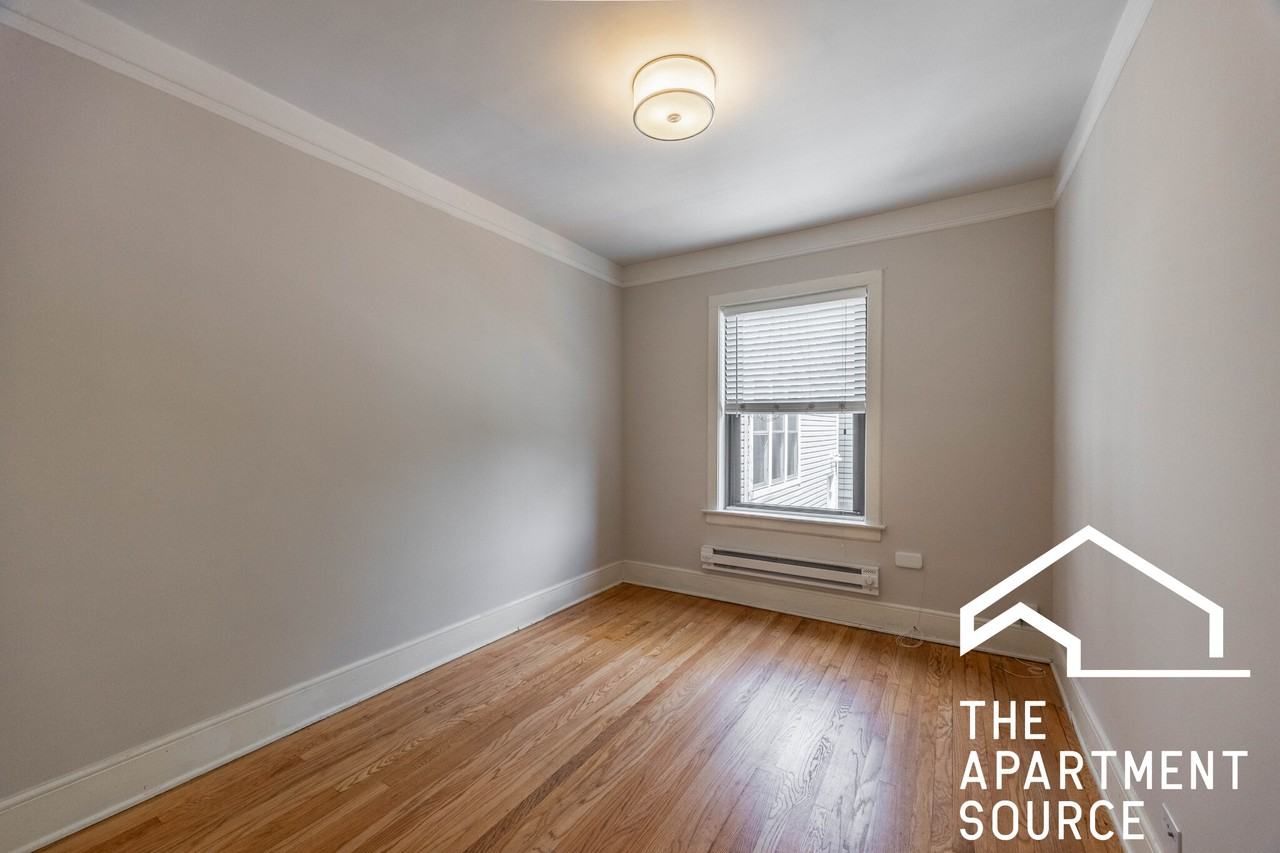 N Rockwell St #B3 - Photo 6 of 14