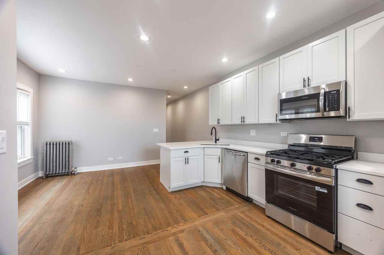 5454 N Paulina St #2 - Photo 3 of 17